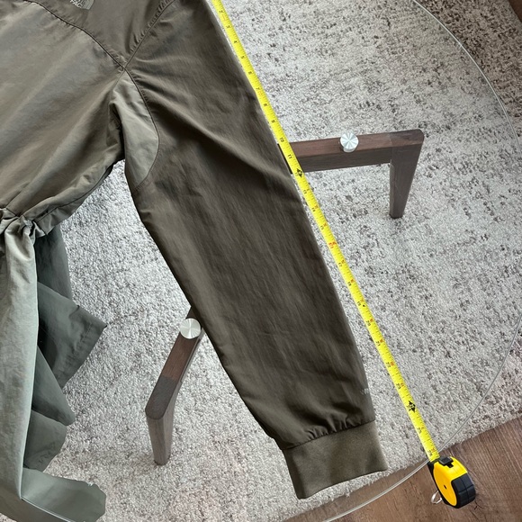 The North Face Women's Two-Tone Utility Jacket - Picture 13 of 13